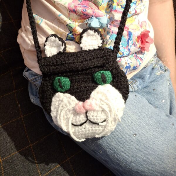 Compost the Cat knitted shoulder bag - Image 4
